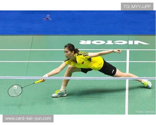 羽毛球运动员用拍子挡晒:别样的“阴影”背后隐藏的坚韧与智慧 羽毛球运动员用拍子挡晒:别样的“阴影”背后隐藏的坚韧与智慧