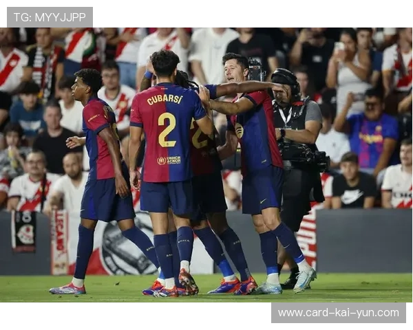 巴萨传控压得对方喘不过气,佩德里顺势推射 巴萨传控压得对方喘不过气,佩德里顺势推射