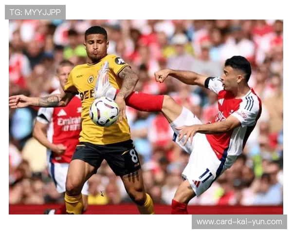 萨卡前场断球后一脚直塞制造破门 萨卡前场断球后一脚直塞制造破门